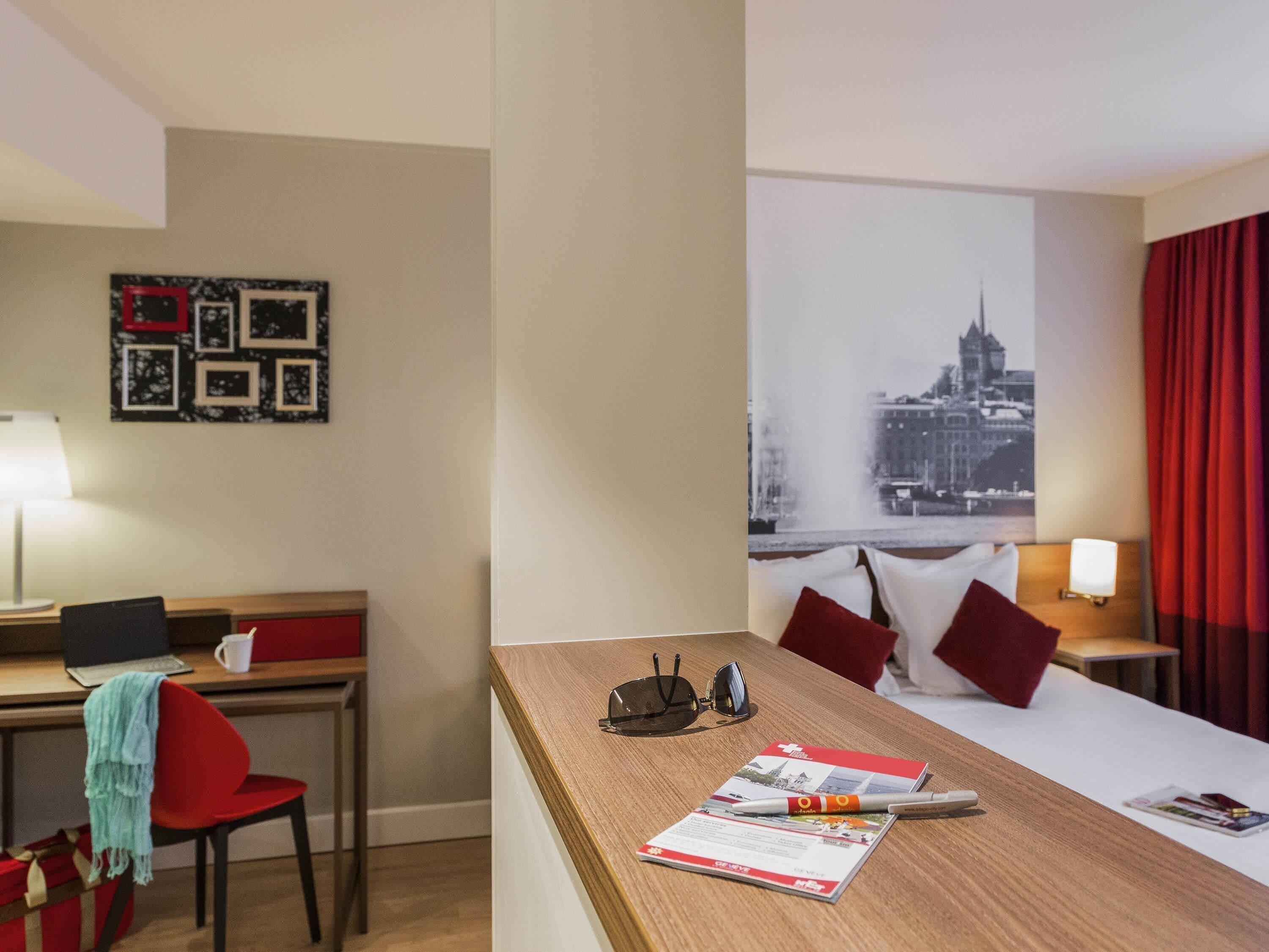 Caja de seguridad en la habitación y escritorio 