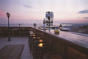 Bar (on property) - Legend Hotel Sultanahmet (Istanbul)