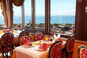 Breakfast, lunch and dinner served  - Legend Hotel Sultanahmet (Istanbul)