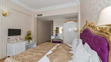 Premium bedding, minibar, in-room safe, desk