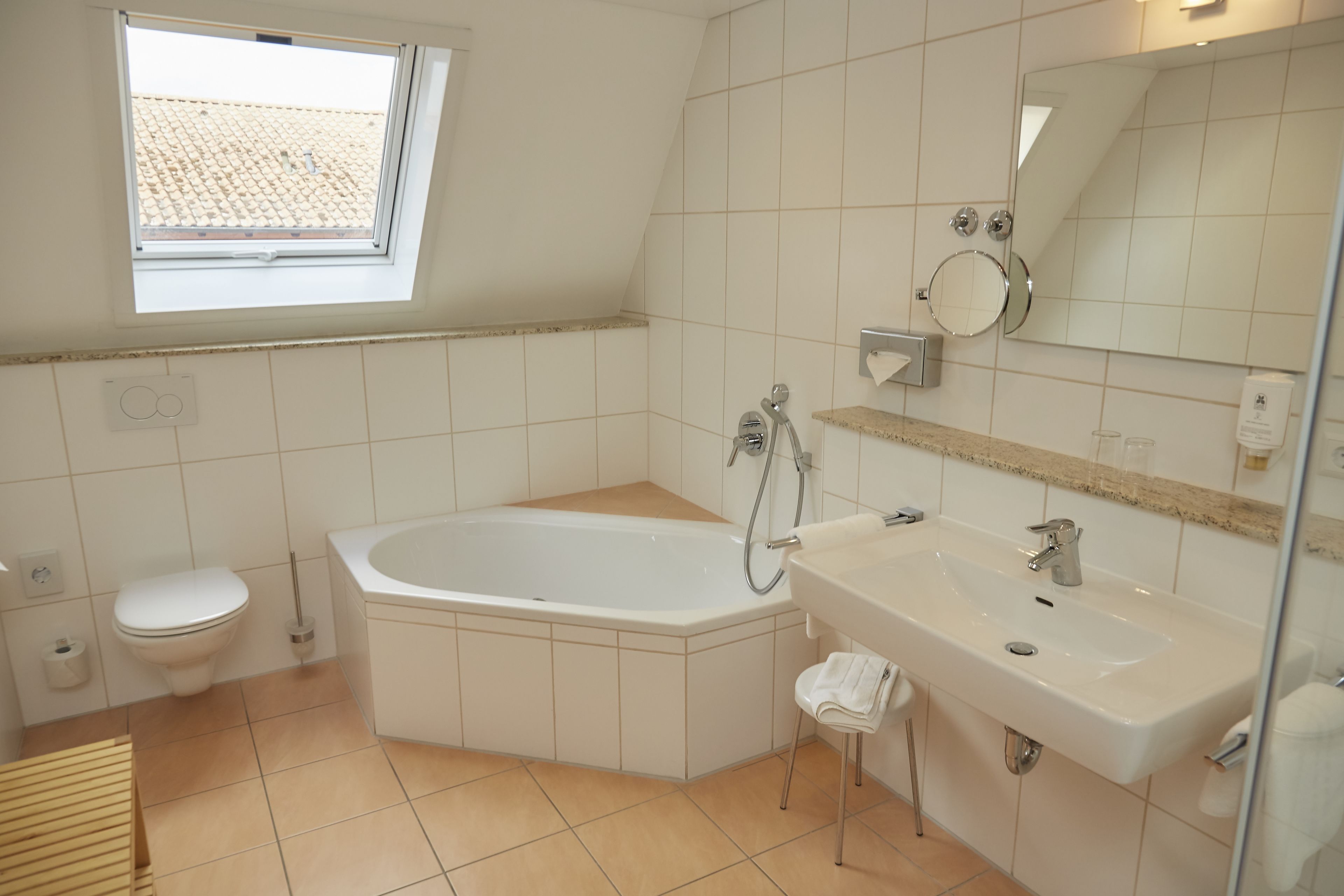 deluxe room | bathroom | free toiletries, hair dryer, bathrobes, towels