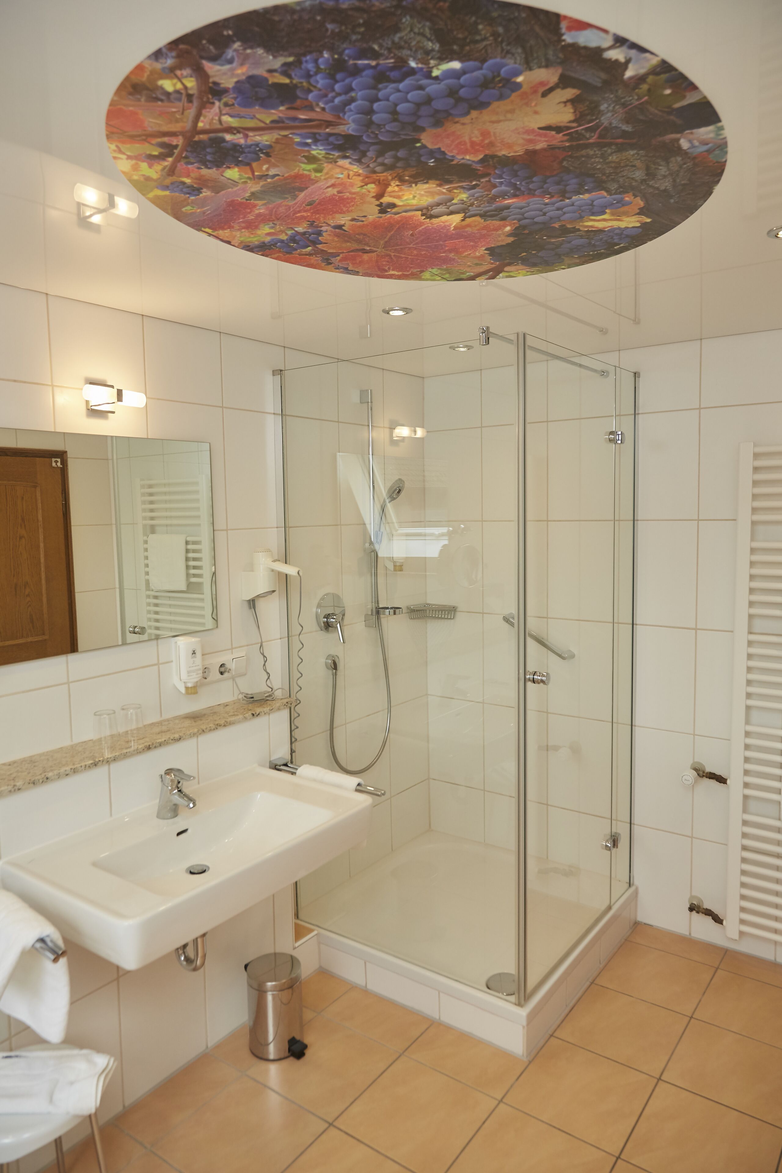 deluxe room | bathroom | free toiletries, hair dryer, bathrobes, towels