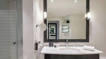 Separate bathtub and shower, free toiletries, hair dryer, towels