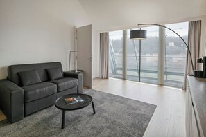 Minibar, coffres-forts dans les chambres, bureau, chambres insonorisées