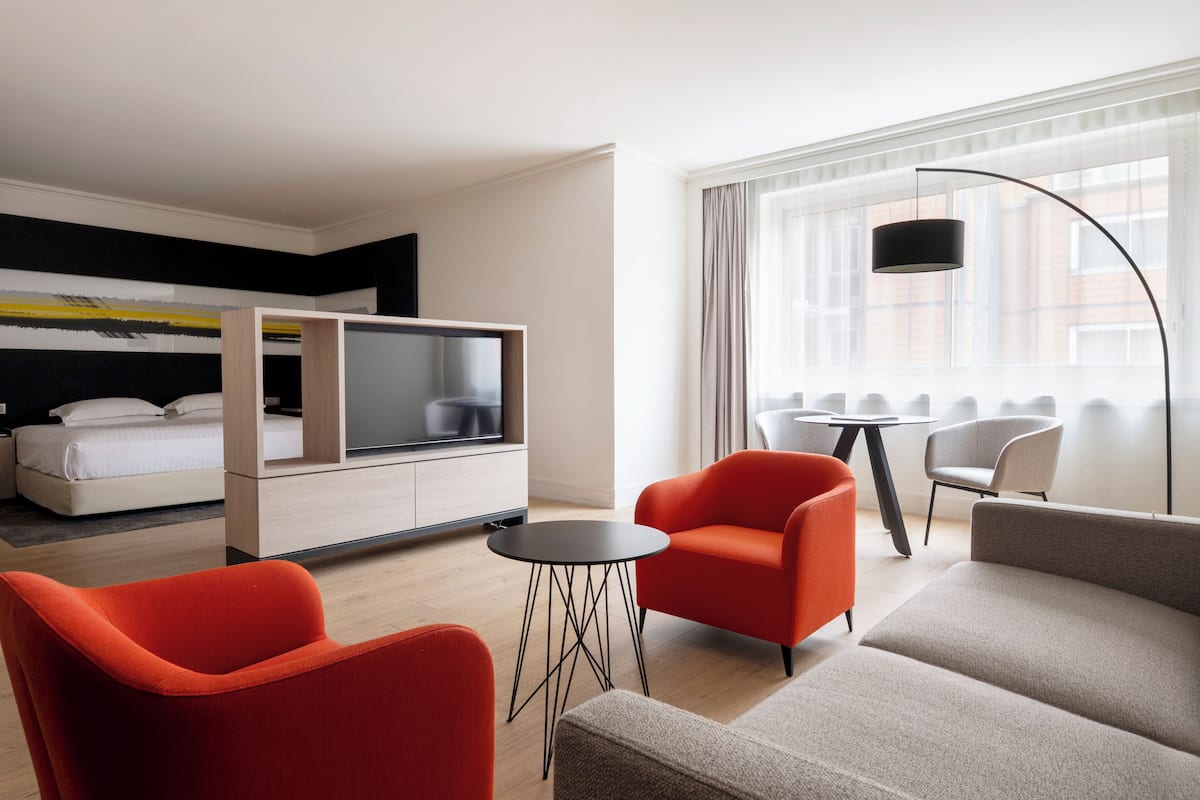 Junior Suite | Minibar, in-room safe, desk, soundproofing