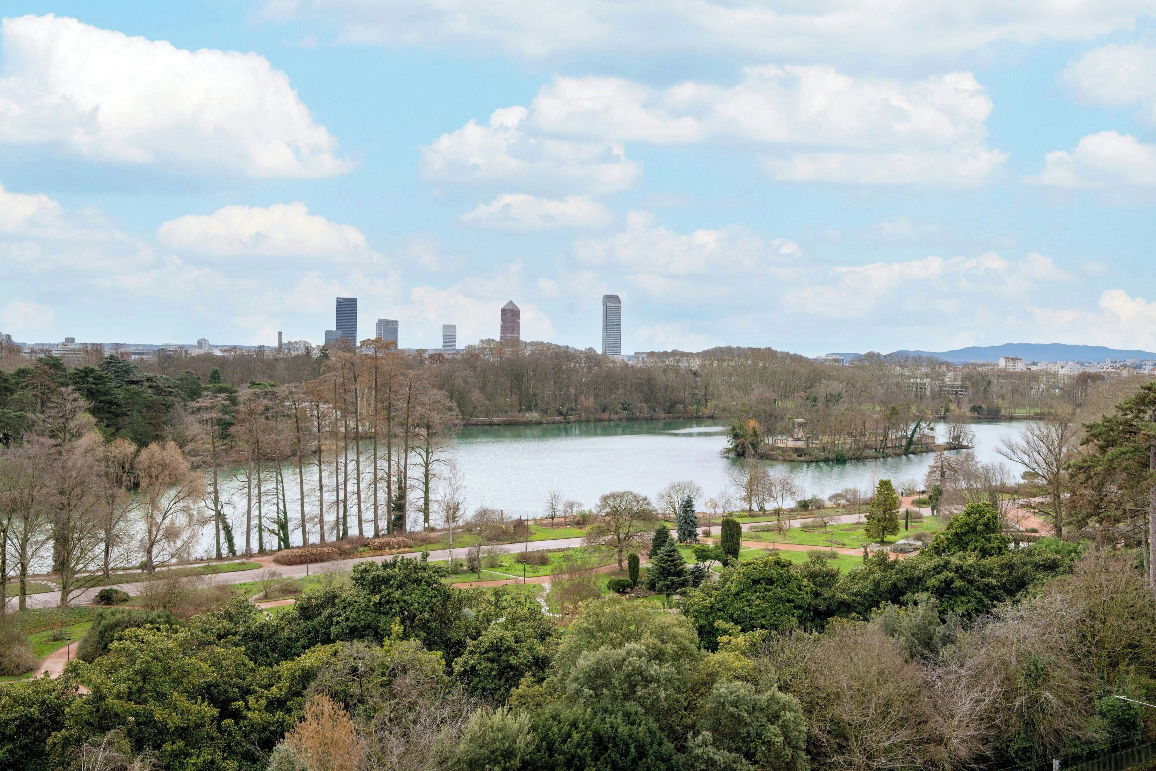 Minibar, in-room safe, desk, soundproofing