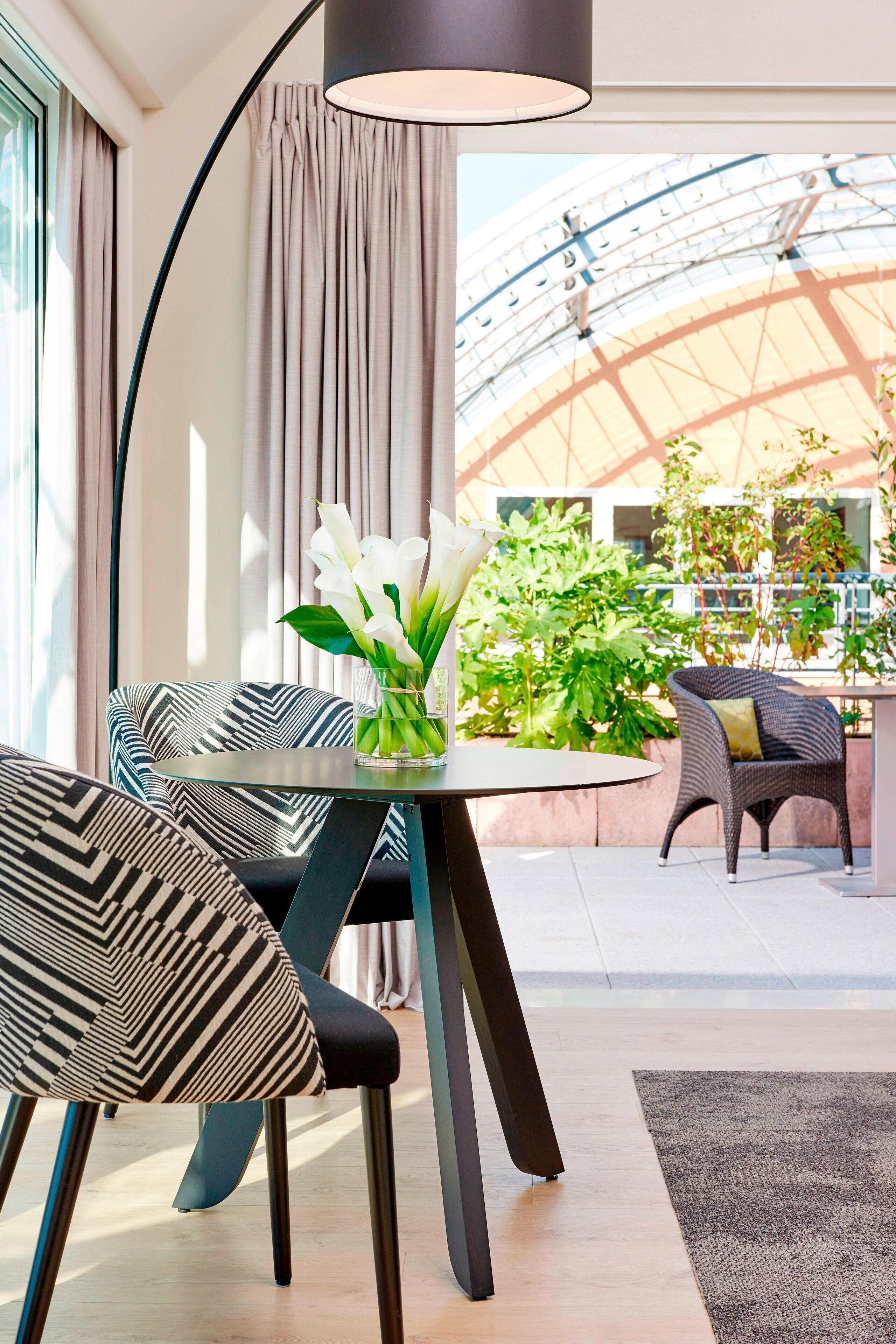 Minibar, coffres-forts dans les chambres, bureau, chambres insonorisées