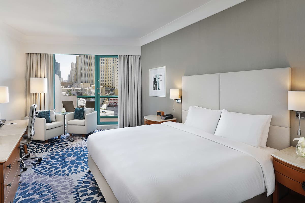 Deluxe Room, 1 King Bed | 1 bedroom, premium bedding, minibar, in-room safe