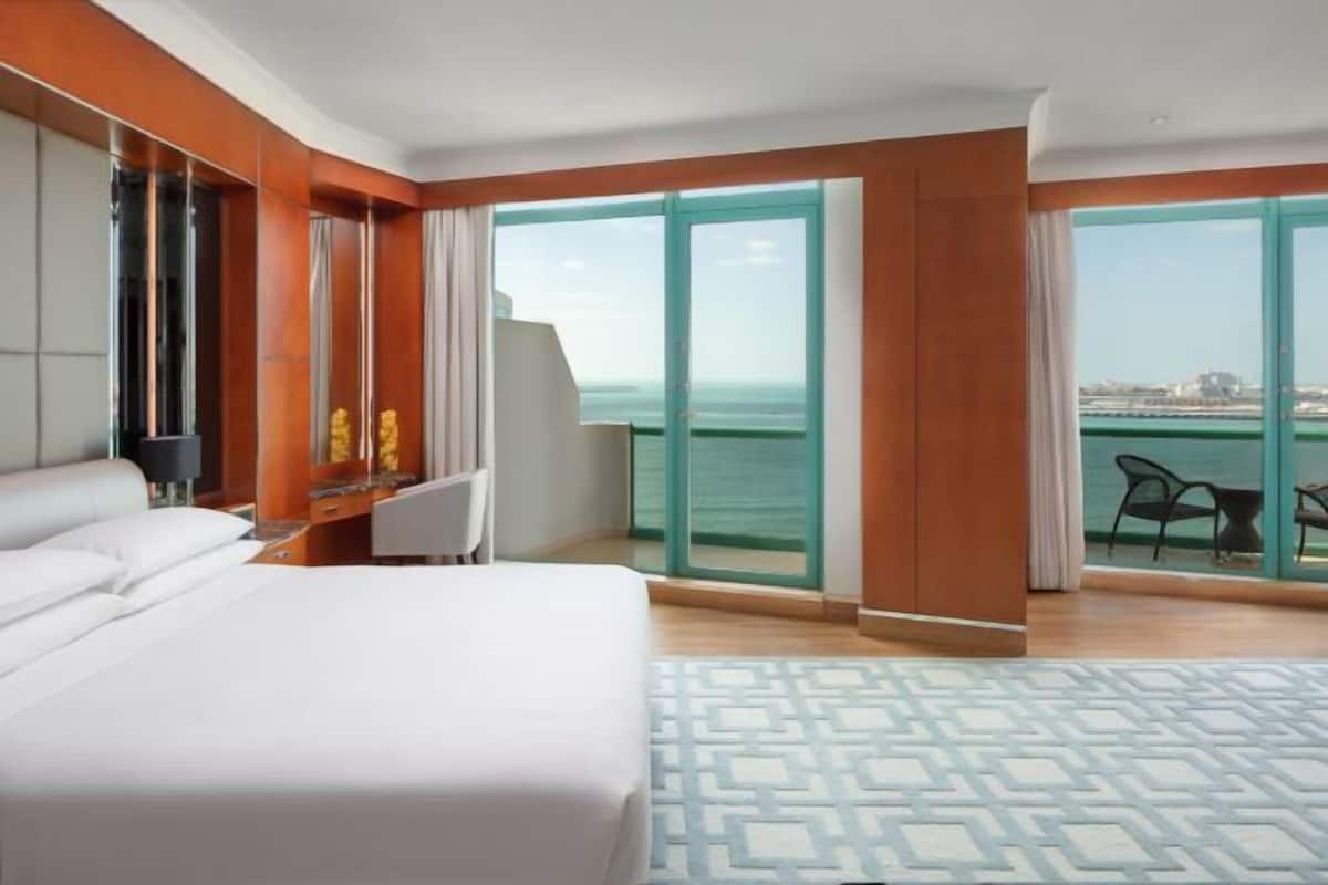 1 bedroom, premium bedding, minibar, in-room safe