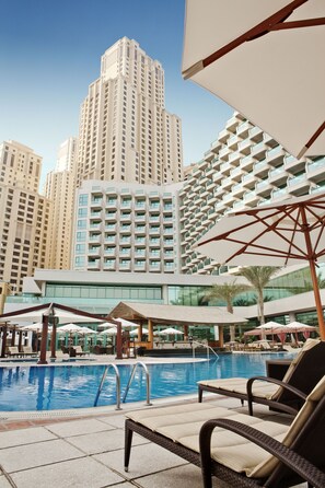 2 outdoor pools, pool umbrellas - Hilton Dubai Jumeirah (Dubai)
