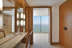 Free toiletries, hair dryer, bathrobes, towels - Hilton Dubai Jumeirah (Dubai)