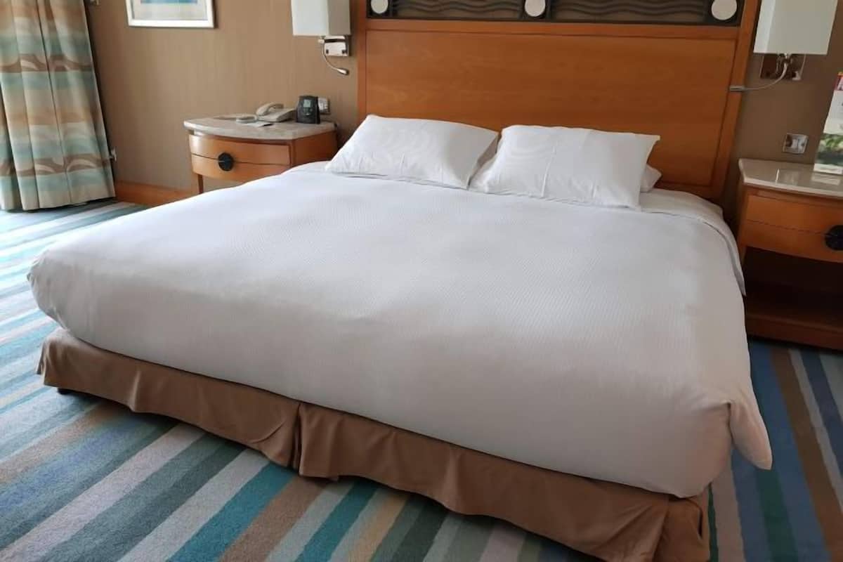 1 bedroom, premium bedding, minibar, in-room safe