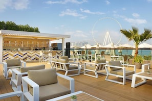 9 restaurants; breakfast, lunch, dinner, and brunch served