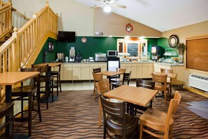 Buffet déjeuner gratuit tous les jours