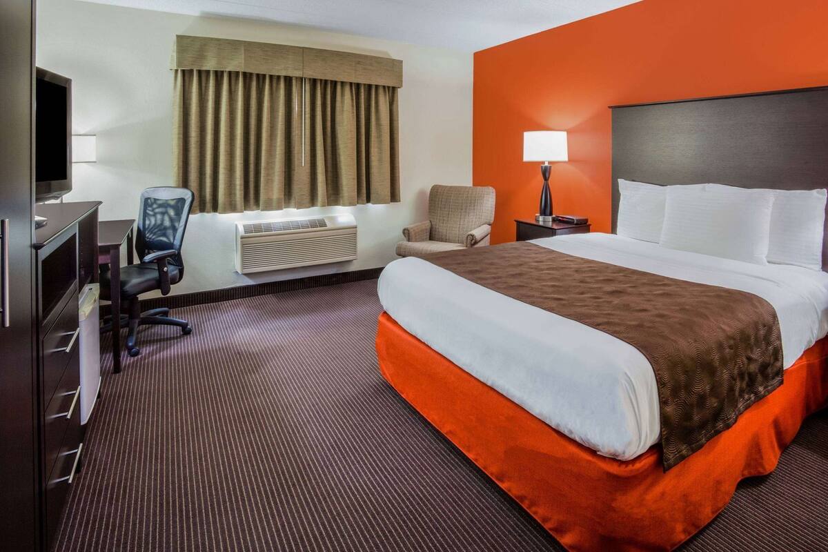 Desk, iron/ironing board, free WiFi, bed sheets