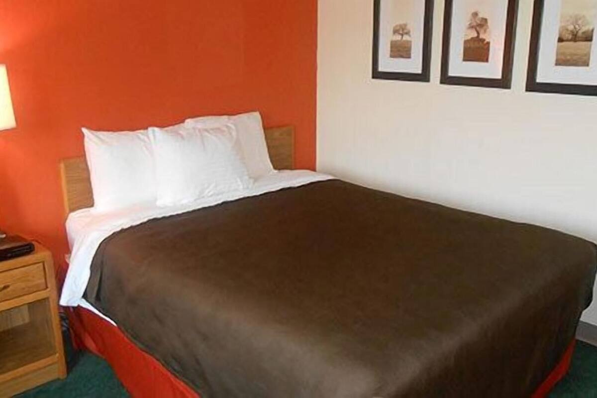 Desk, iron/ironing board, free WiFi, bed sheets