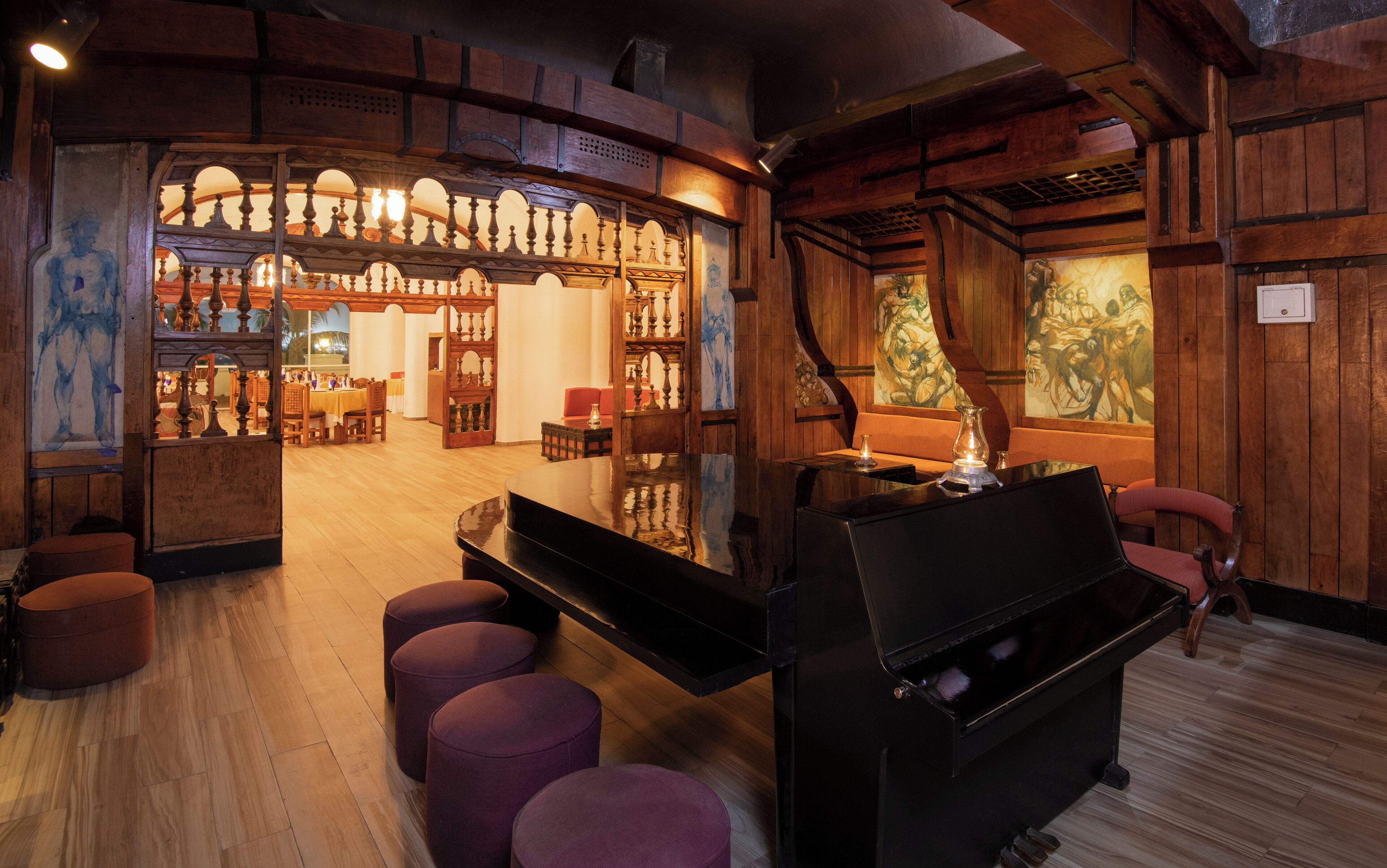 3 restaurants, breakfast, lunch, dinner served; international cuisine