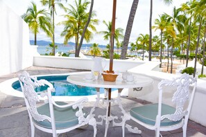 Minibar, in-room safe, desk, blackout drapes - Las Hadas By Brisas (Manzanillo)