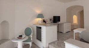 Brisas Beach Club King Bed | Minibar, in-room safe, desk, blackout drapes - Las Hadas By Brisas (Manzanillo)