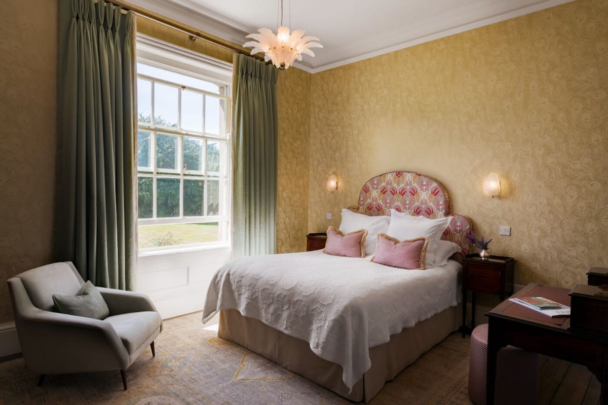 Superior Double Room | 1 bedroom, premium bedding, pillow-top beds, desk