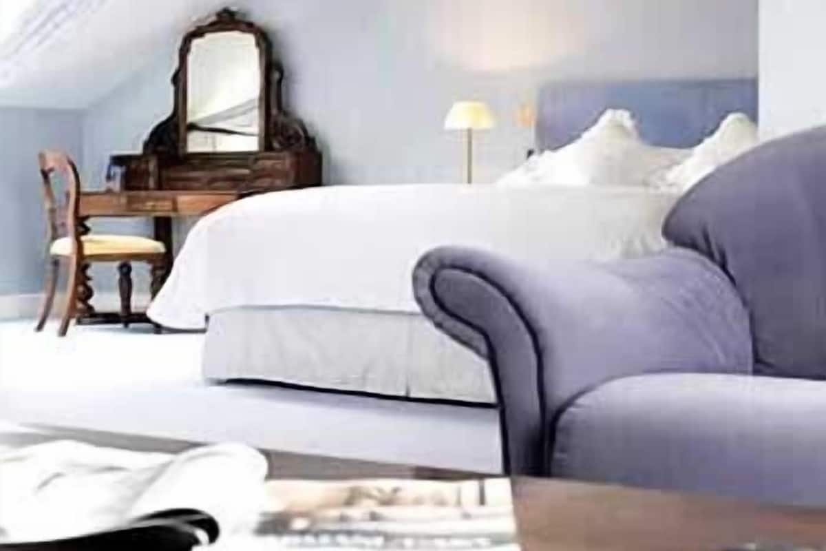 deluxe double room | 1 bedroom, premium bedding, pillow-top beds, desk