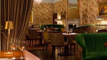 2 restaurants; breakfast, lunch, dinner and brunch served