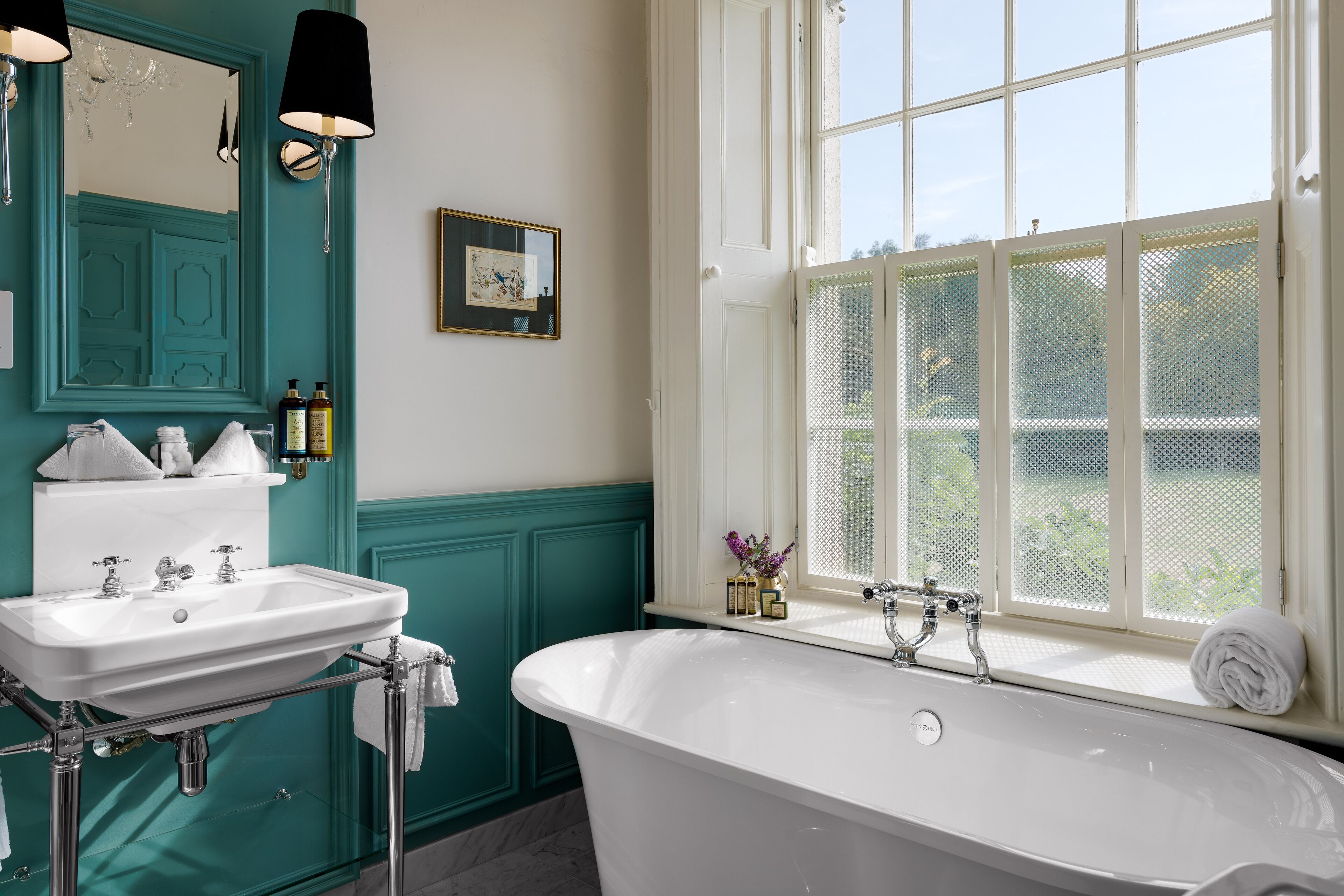 deluxe double room | deep-soaking bathtub