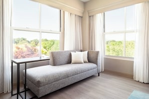 Kamer, 1 kingsize bed, hoek | Pillowtop-bedden, een kluis op de kamer, een laptopwerkplek