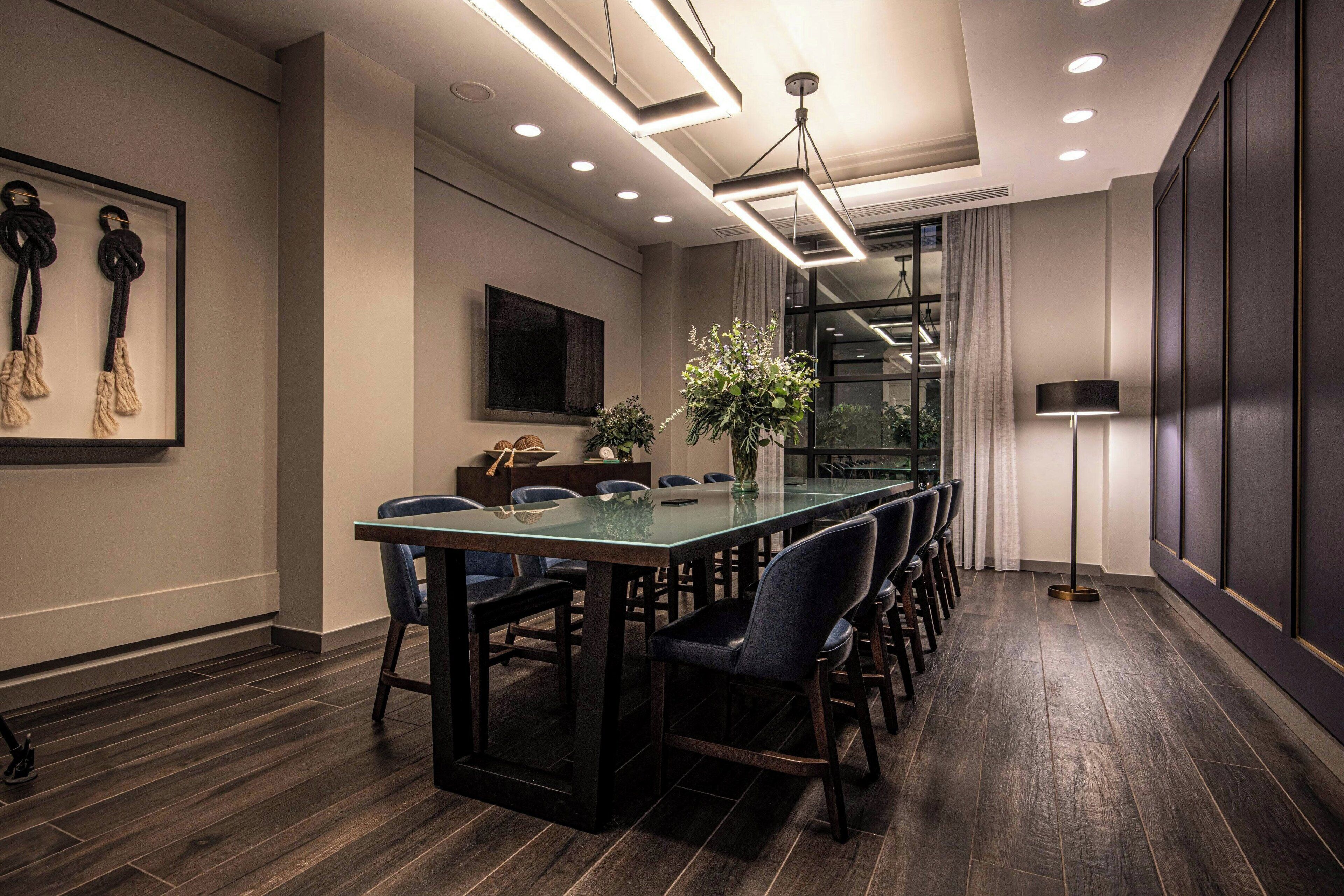 breakfast, lunch, dinner served; american cuisine