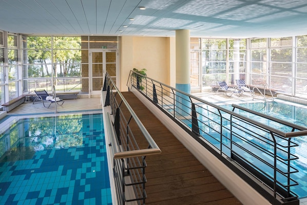 Indoor pool, sun loungers