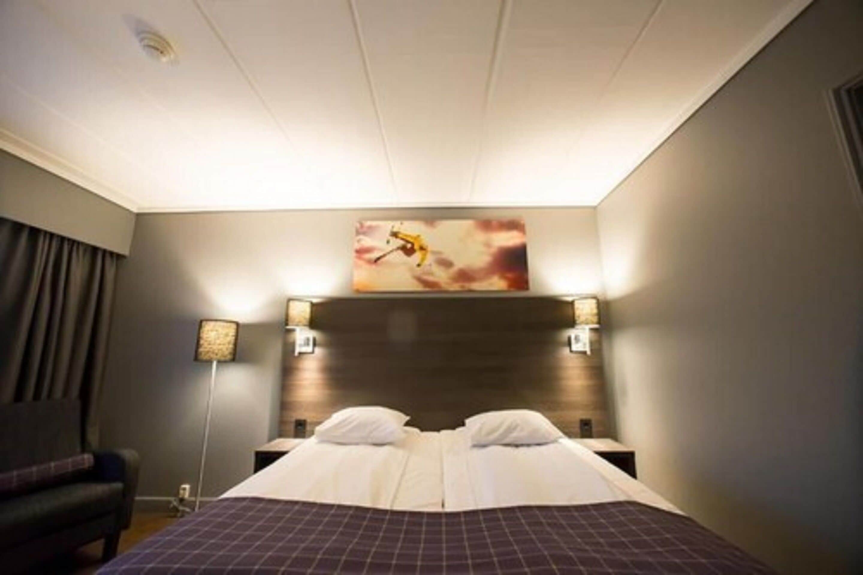 Chambre Standard avec lits jumeaux | Surmatelas, fer et planche à repasser, Wi-Fi gratuit, draps fournis