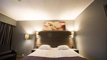 Chambre Standard avec lits jumeaux | Surmatelas, fer et planche à repasser, Wi-Fi gratuit, draps fournis