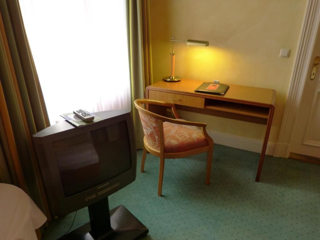 1 bedroom, in-room safe, desk, iron/ironing board