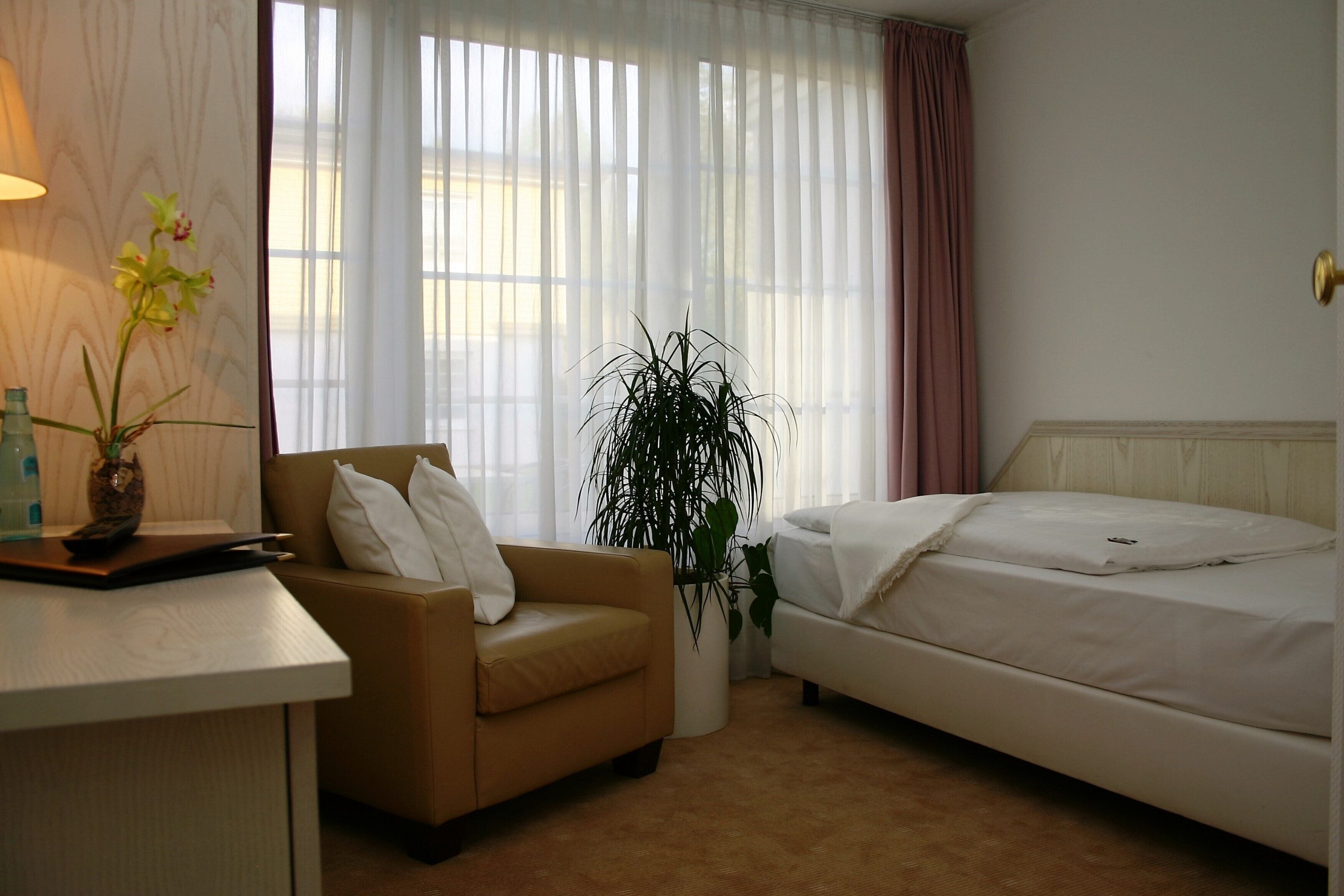 standard single room | 1 bedroom, premium bedding, down duvets, pillow-top beds