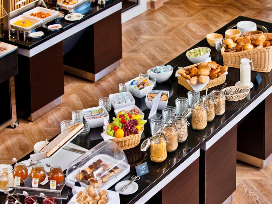 Esmorzar d'estil bufet entre setmana (16 EUR per persona)