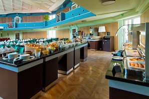 Daily buffet breakfast (EUR 16 per person)