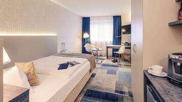 1 bedroom, hypo-allergenic bedding, pillowtop beds, minibar