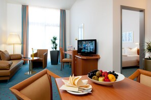 Privilege, Suite, 1 King Bed | Living area
