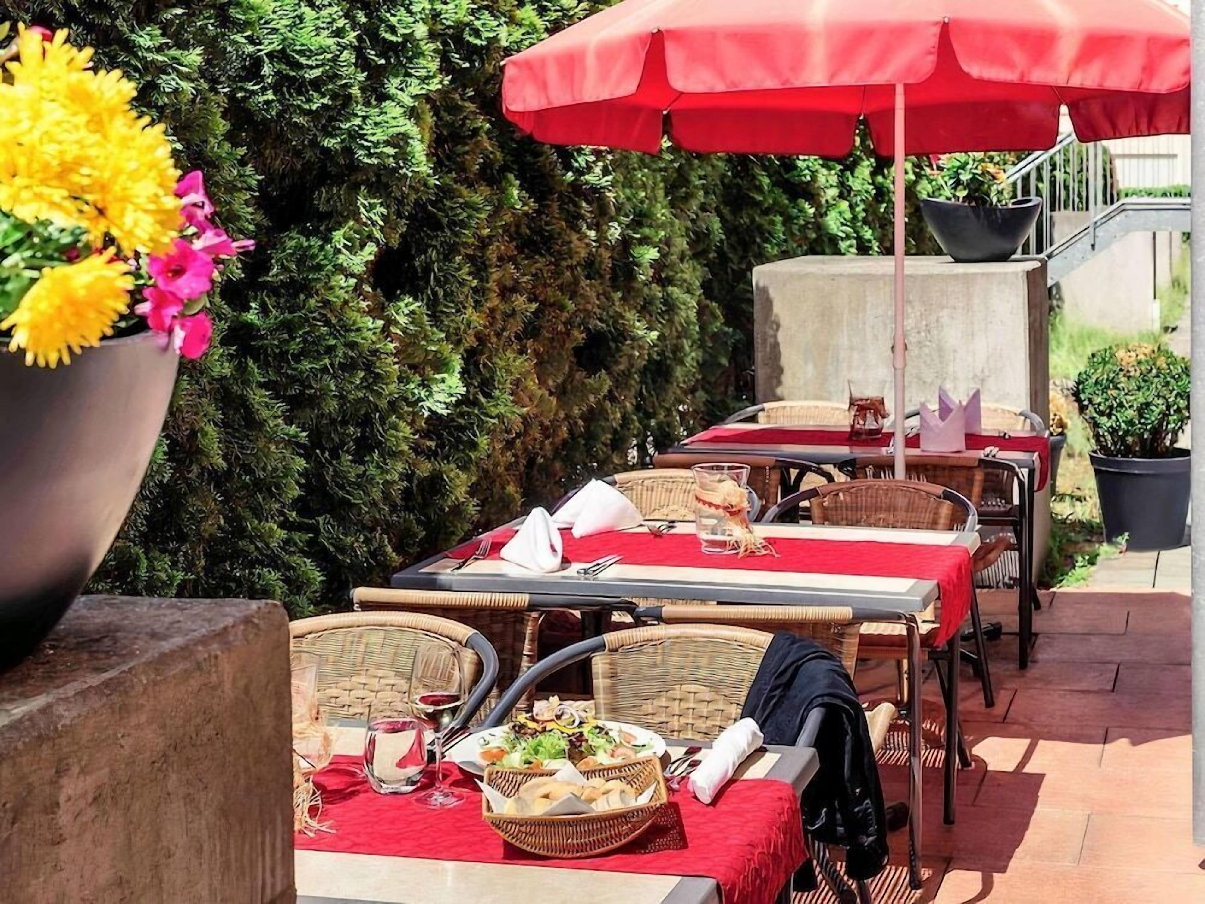 Breakfast, lunch, dinner served; international cuisine 