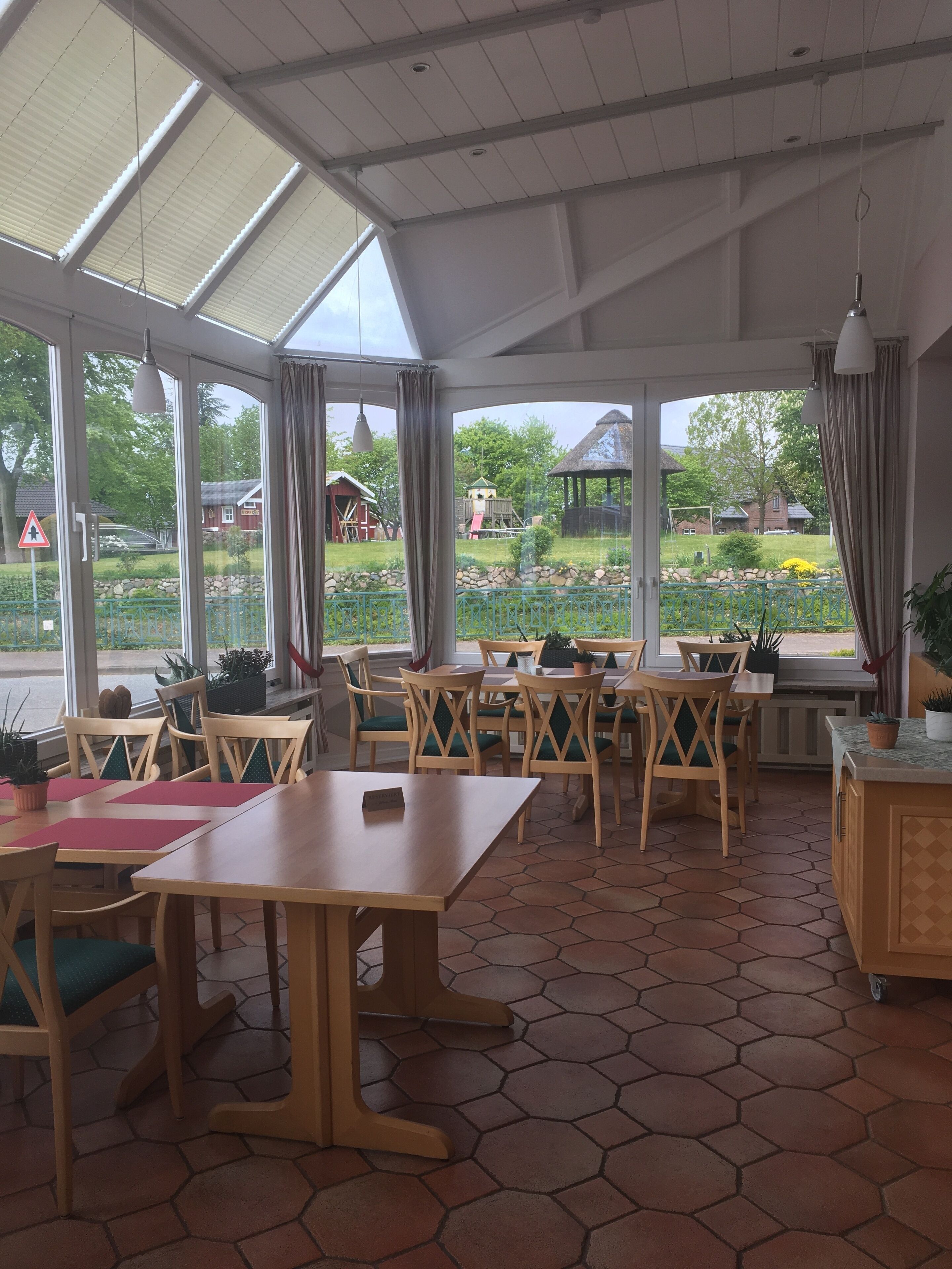 breakfast, lunch, dinner served; german cuisine, al fresco dining