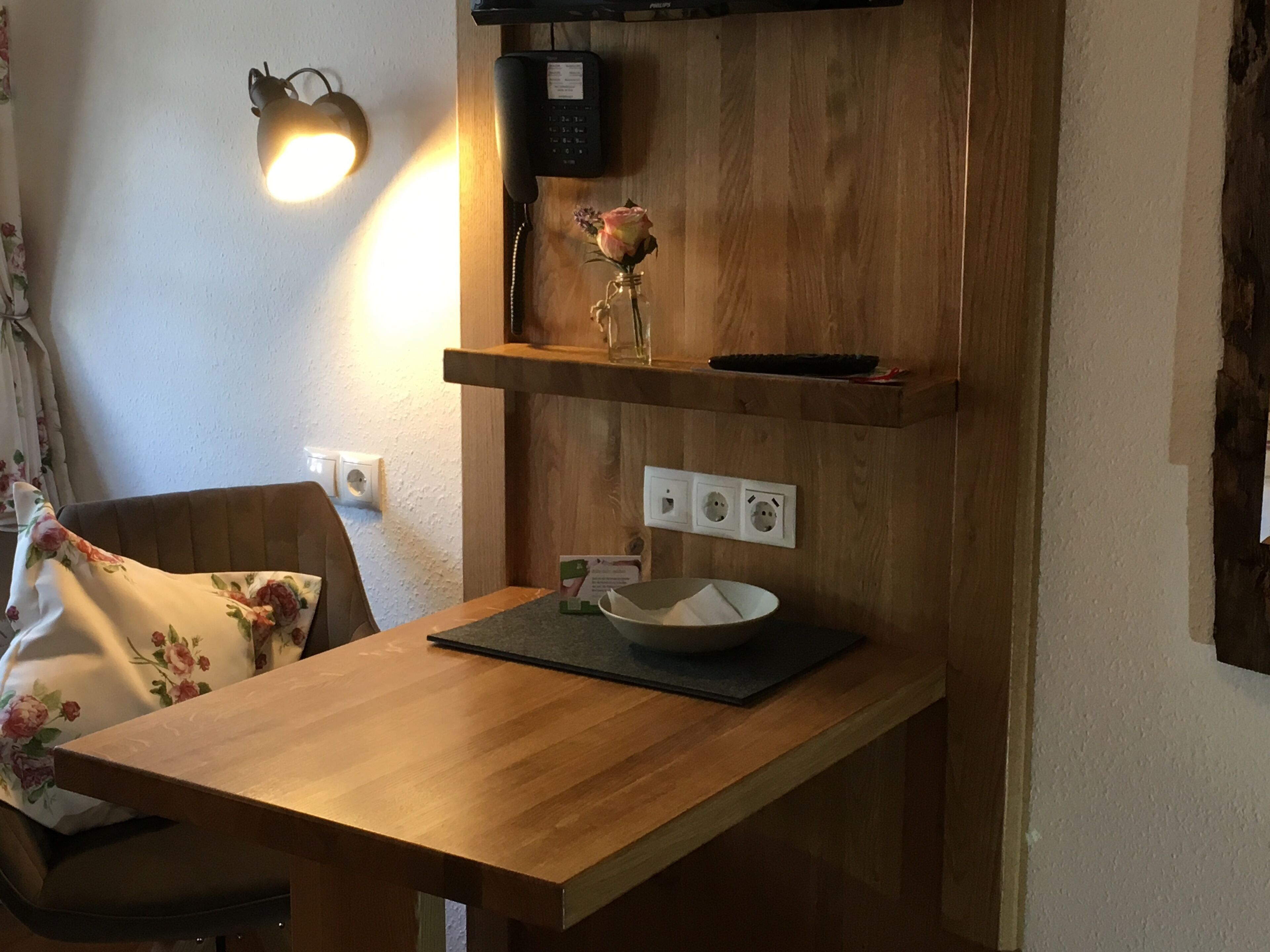 classic single room | living area | flat-screen tv