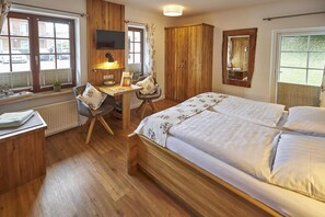Superior Double Room | 1 bedroom, premium bedding, individually furnished, desk