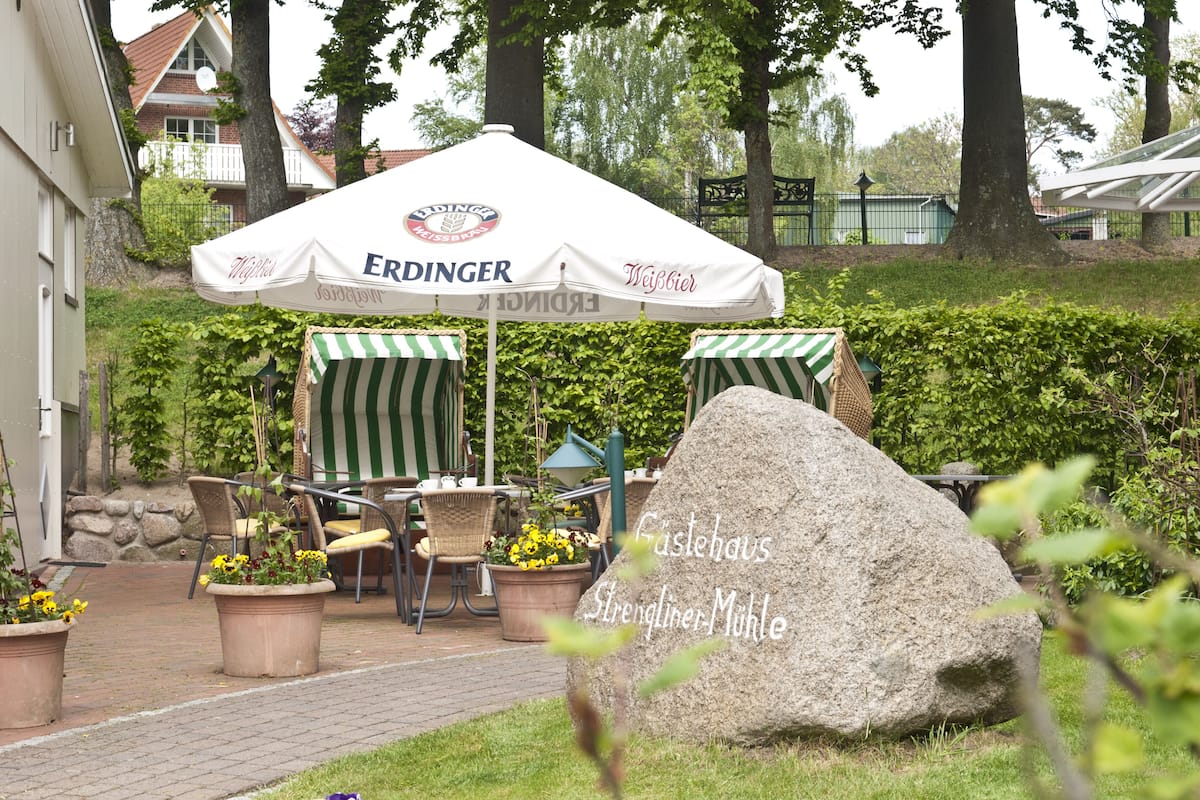 breakfast, lunch, dinner served; german cuisine, al fresco dining