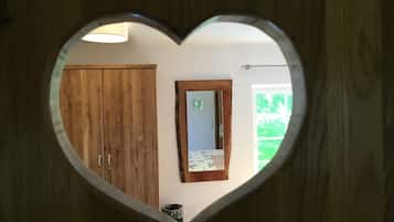 Standard-Doppelzimmer | Wohnbereich | Flachbildfernseher