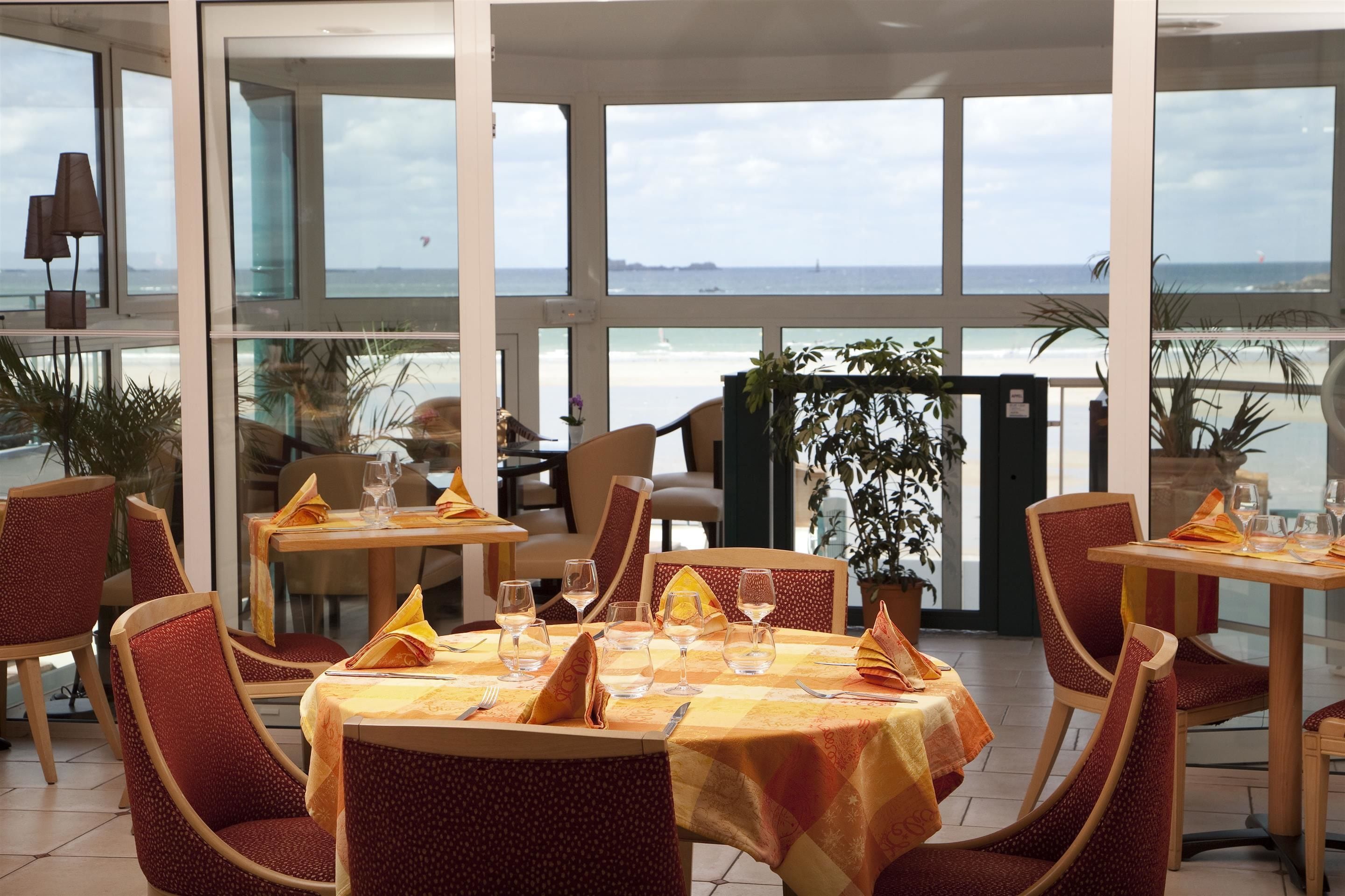 breakfast, lunch, dinner served; french cuisine, sea views