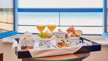 Desayuno buffet (EUR 19.00 por persona)