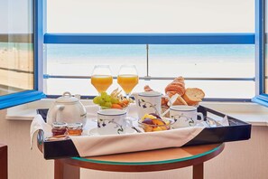 Desayuno buffet diario (EUR 19.00 por persona)
