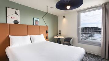 Standard Room, 1 Double Bed, Sea View | In-room safe, desk, soundproofing, iron/ironing board