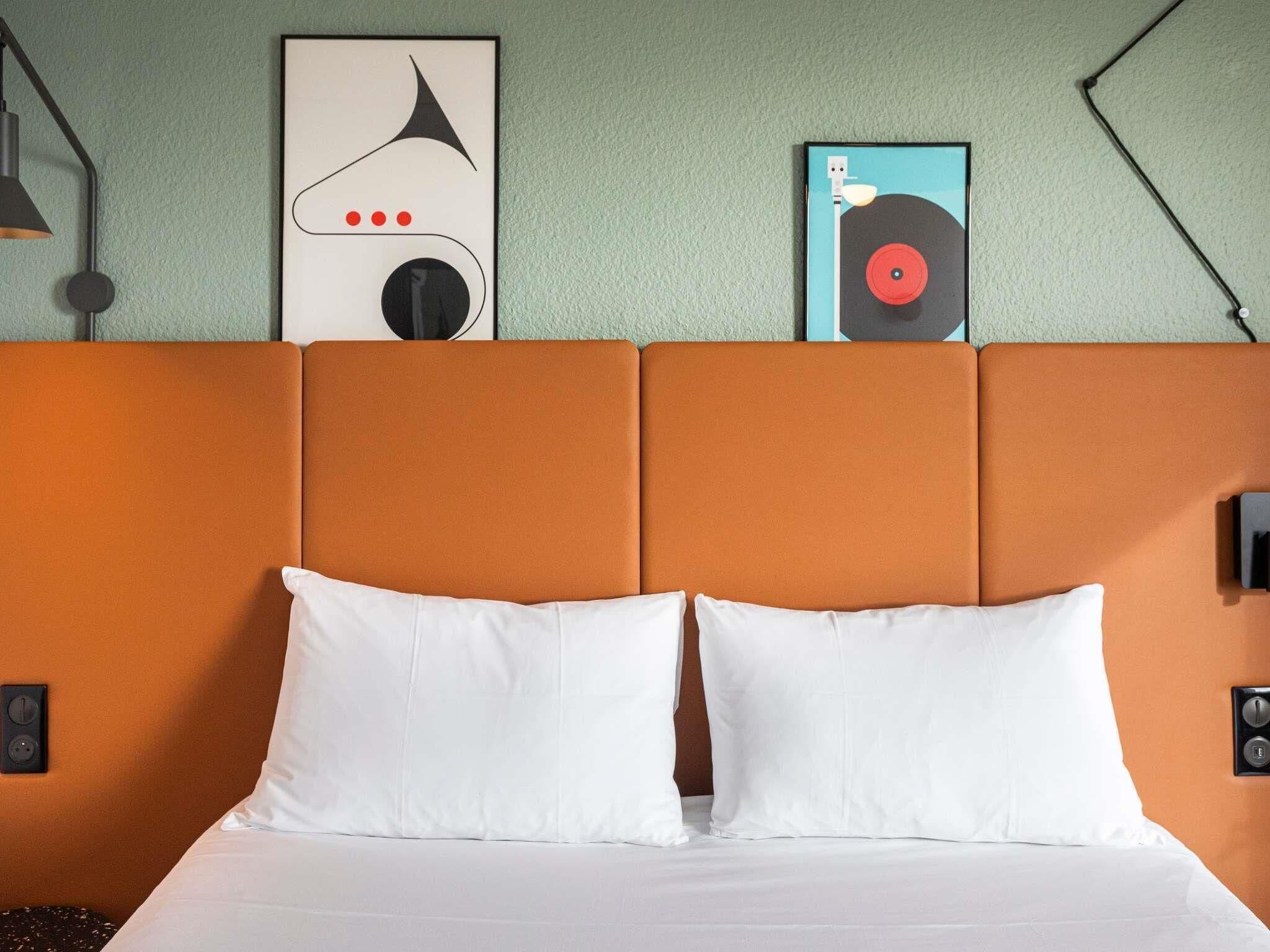 Habitación estándar, 1 cama matrimonial | Caja de seguridad en la habitación, escritorio y insonorización 