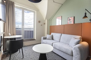 Superior-rum - 1 dubbelsäng med bäddsoffa | Värdeförvaringsskåp på rummet, skrivbord och ljudisolering